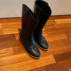 Girls boots - excellent condition worn 2x